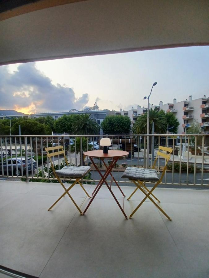 Superbe Appartement A 2 Minutes De La Mer Кавалер-сюр-Мер Екстер'єр фото